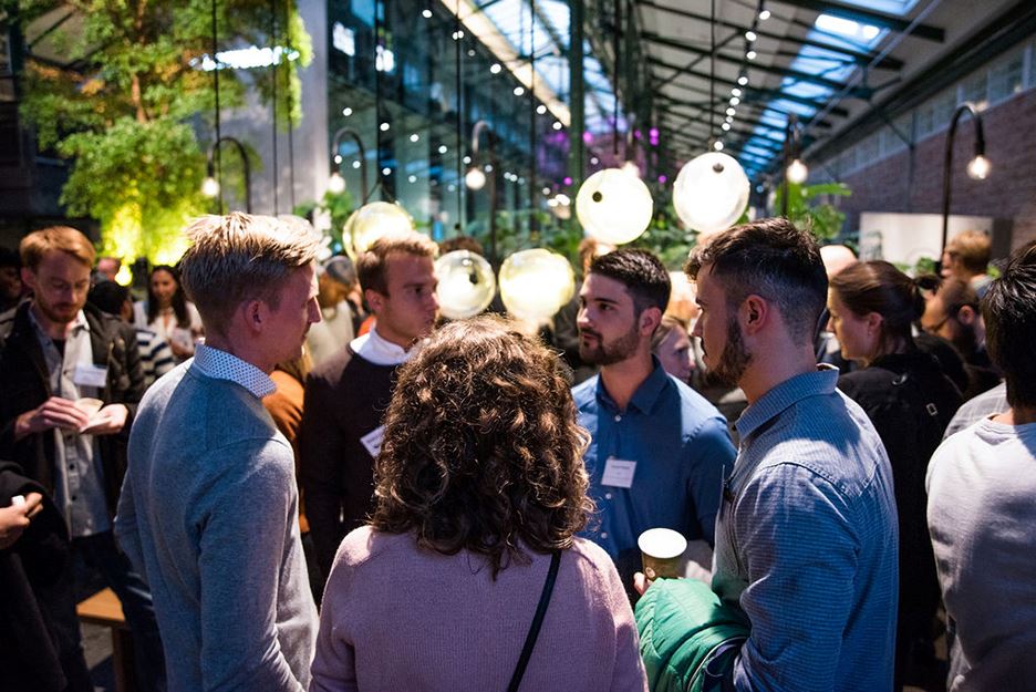 Studenter på ett kafe